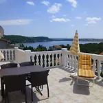 Rosmarin Omišalj