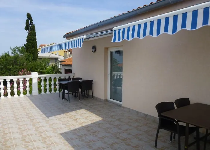 Rosmarin Apartamento Omišalj