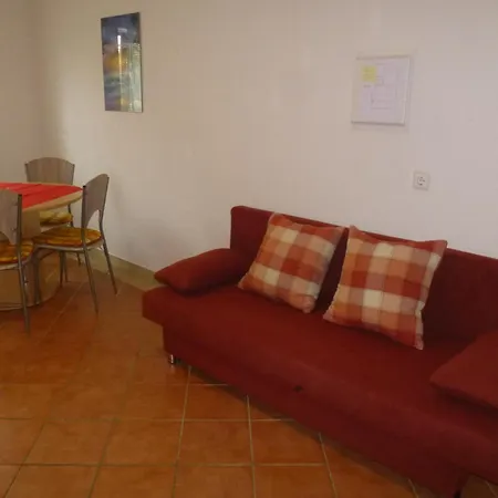 Rosmarin Apartment Omisalj